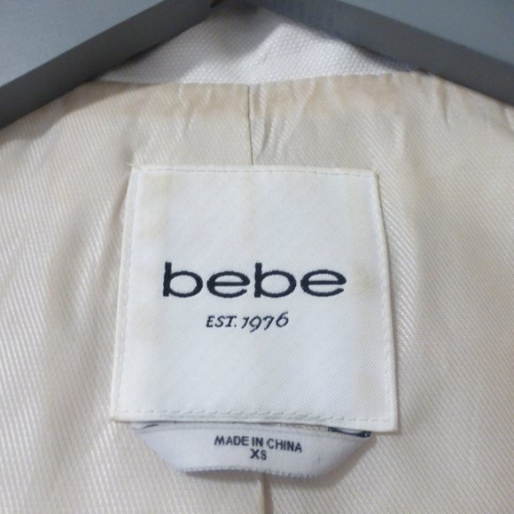 BEBE off white zip up faux leather jacket with light shoulder pads - Picture 4 of 16